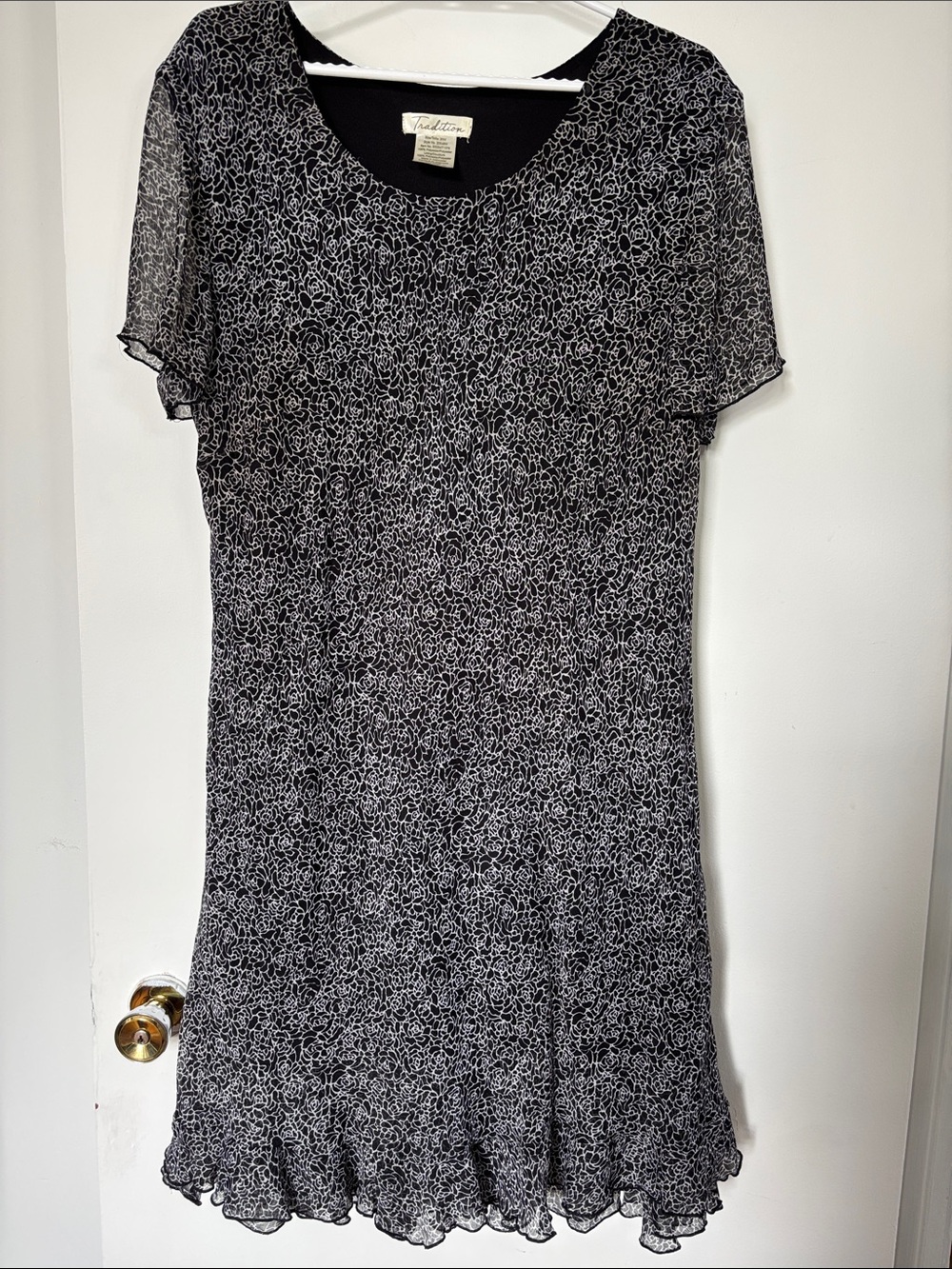 Tradition Vintage 20W Black and White Floral-Print Midi Dress